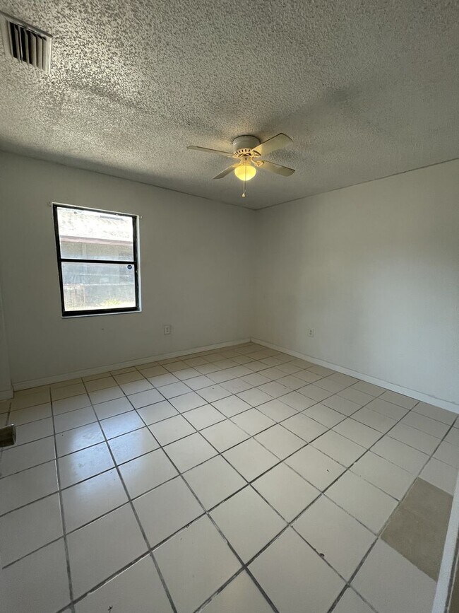 Foto del edificio - 727-729 Pineville Ln