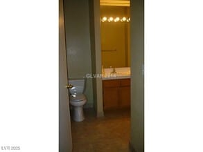 Building Photo - 2050 N Los Feliz St