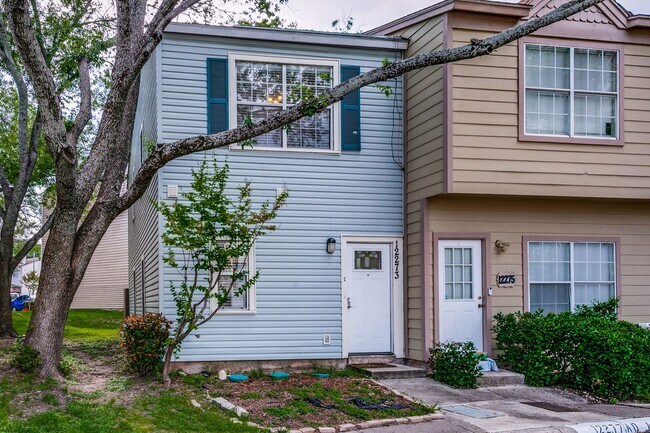 Foto del edificio - UPDATED 2-BEDROOM TOWNHOME AT NORTH PARK T...