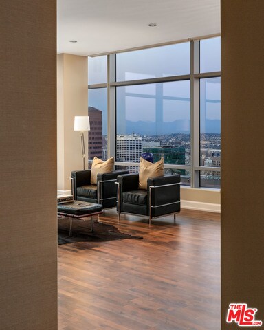 Foto del edificio - 900 W Olympic Blvd