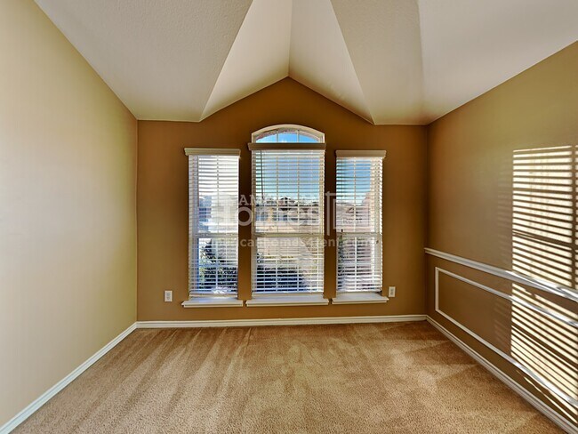 Building Photo - 2710 Beacon Hill Drive