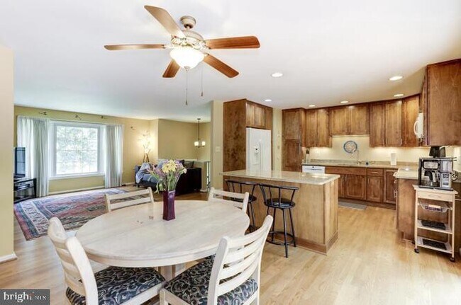 Foto del edificio - 7893 Godolphin Dr