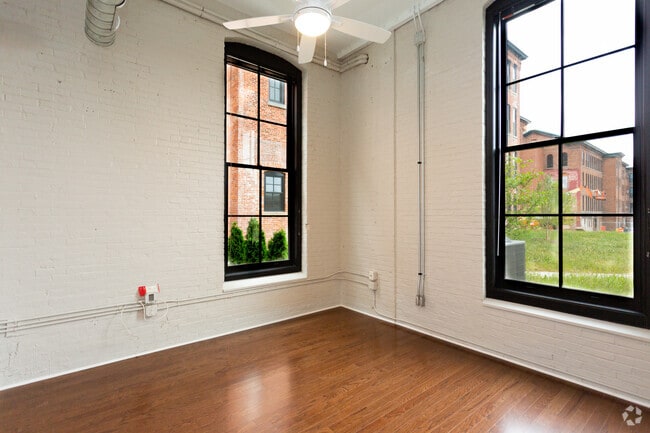 3BR, 2BA-1900SF - Lofts at Globe Mill