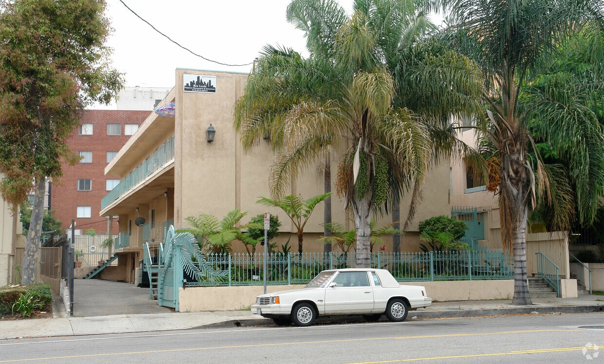 Primary Photo - 13952 Moorpark Ave