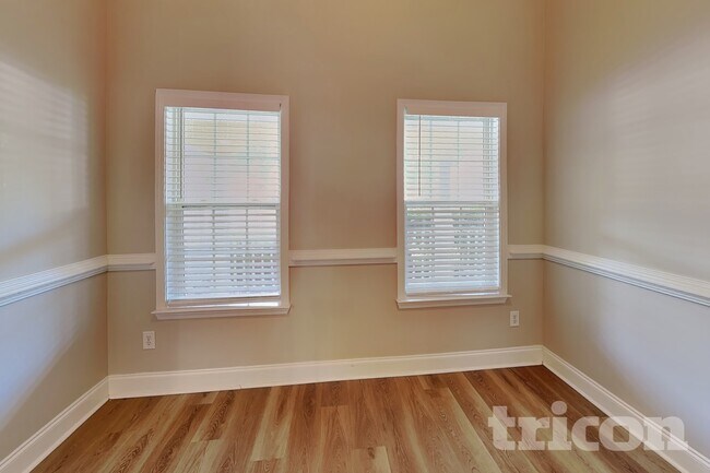 Foto del edificio - 110 Brooks Cir