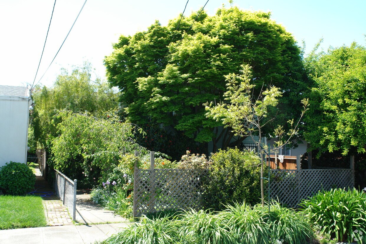 Foto del edificio - 1432 Carleton St