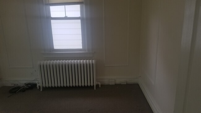 Room 1 - 107 Chauncey Ave
