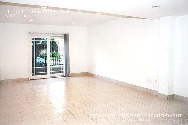 Foto del edificio - 11911 Mayfield Ave