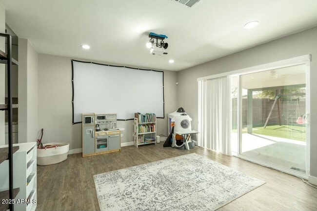 Building Photo - 8115 E Cypress St