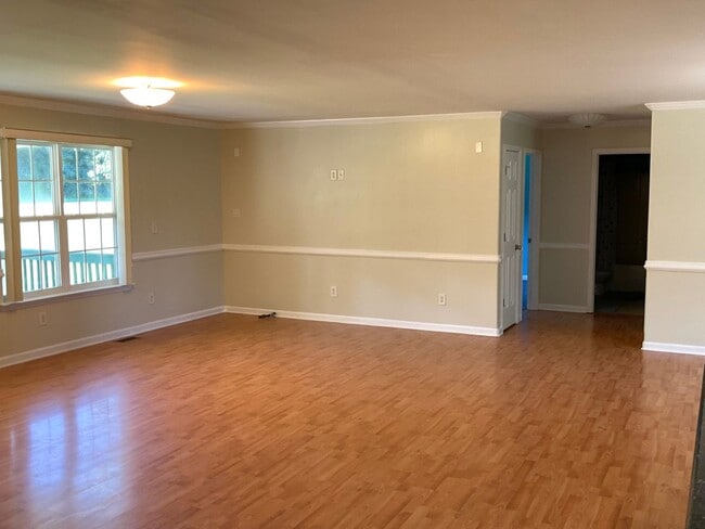 Building Photo - Home with 2 Car Garage