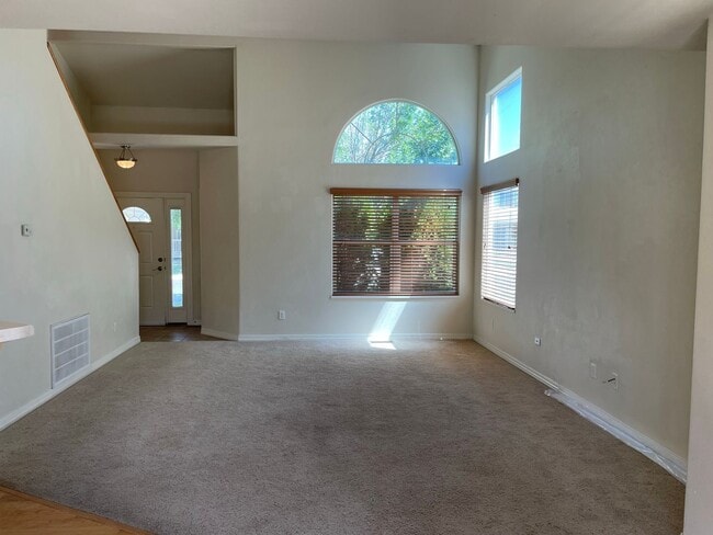 Foto del edificio - Check out this 3 bedroom, 2 1/2 bath, 2 ca...