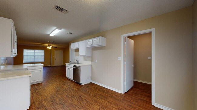 Building Photo - 411 N Business Hwy 78