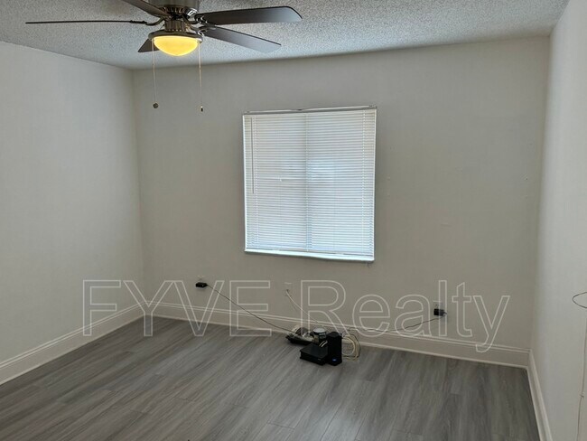 Building Photo - 12222 Fox Hound Ln