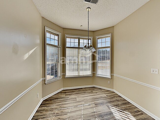 Foto del edificio - 4946 Rivercrest Ln