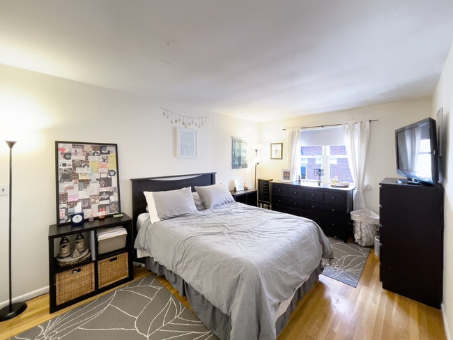 Foto del edificio - 594 Centre St