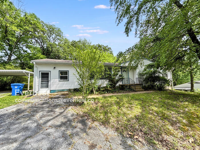 Foto principal - Charming 4-Bedroom Home with Comfort and O...