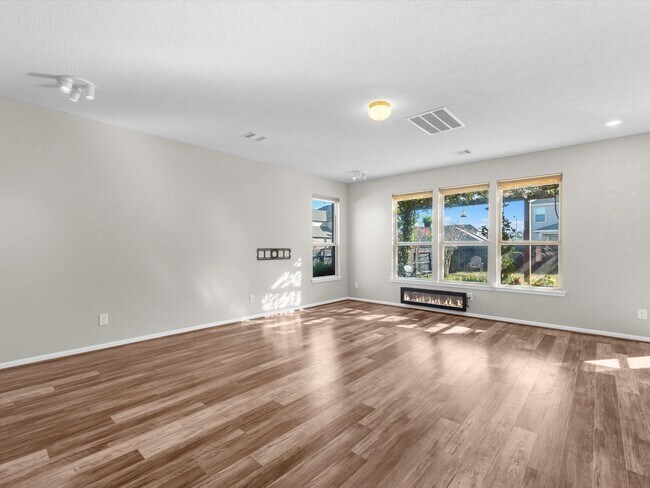 Foto del edificio - 5842 Rivergrove Park Dr