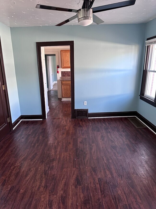 Building Photo - 544 Brown St