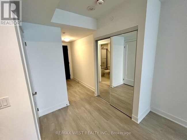 Photo du bâtiment - 2545-2545 Simcoe St N
