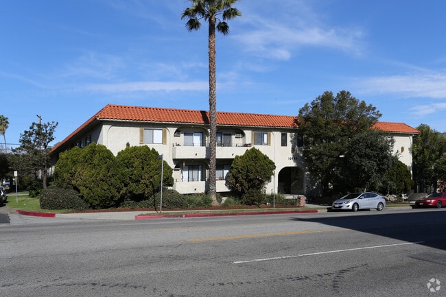 Building Photo - 10949 Palms Blvd