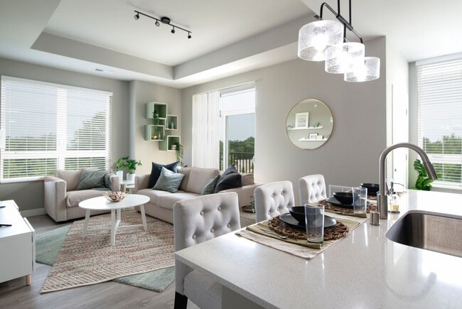 Interior Photo - HUB13