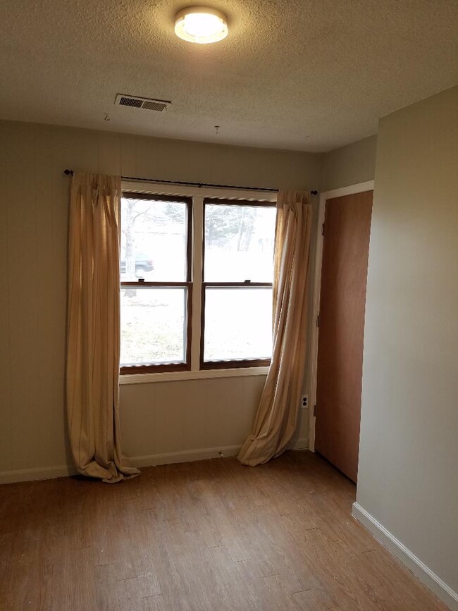 Bedroom 3 pic 2 - 410 60th St SE