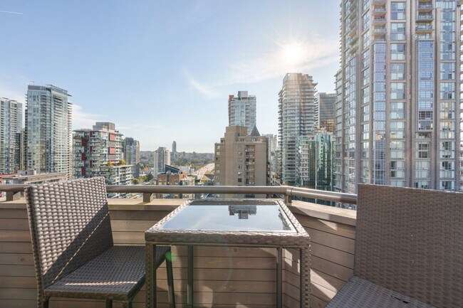 Photo du bâtiment - 1212 Howe St