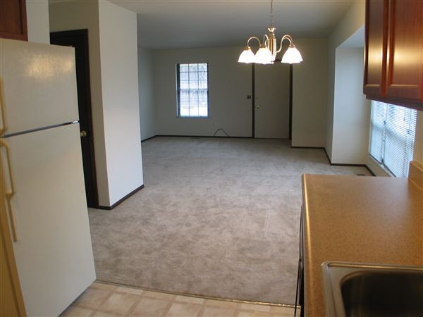 Building Photo - 2 br, 1.5 bath 4plex - Timbercreek Townhou...