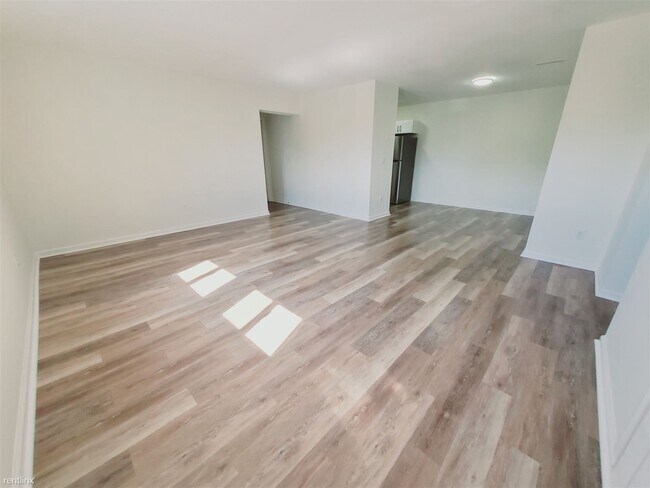 Foto del edificio - 2 br, 1 bath Condo - 674 Cove Rd Unit D