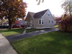 Building Photo - 161 W Franklin Dr
