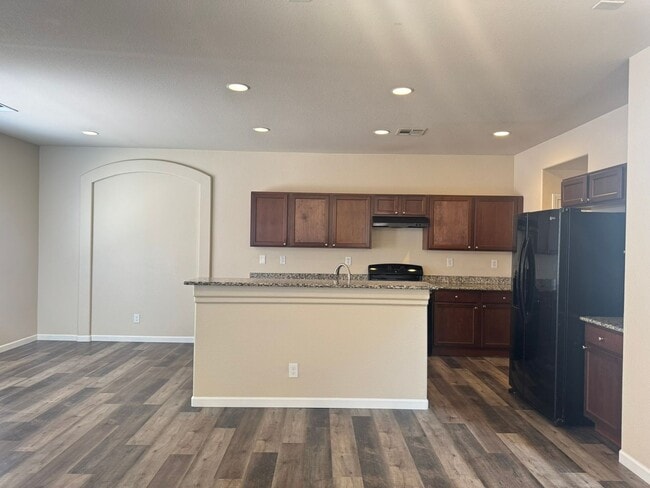 Building Photo - Beautiful two-story home located in Henderson featuring 3 bedrooms and 2.5 bathrooms