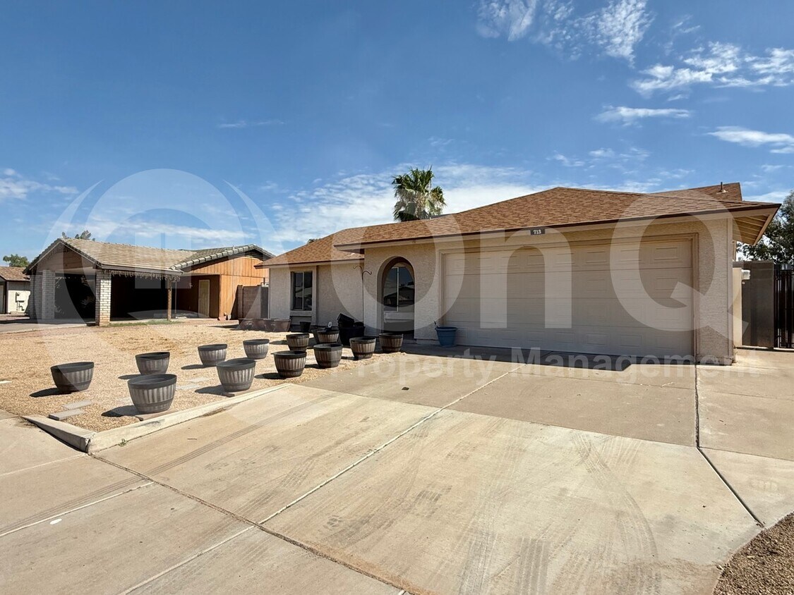 Foto principal - 713 W Mesquite St
