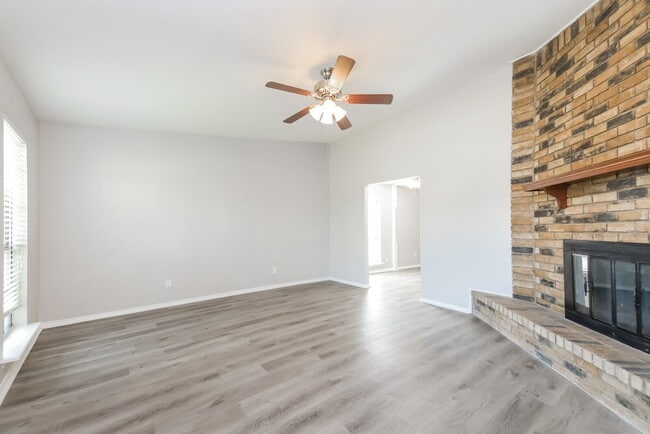 Building Photo - 8806 Linda Vista Dr