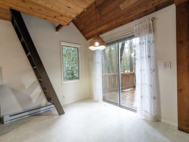 Building Photo - Fantastic 2-Bedroom, 1-Bath Home In E. Ama...