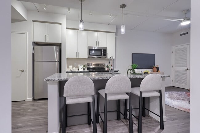 Building Photo - Gallery 118