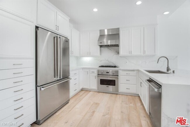 Building Photo - 6469 Zuma View Pl
