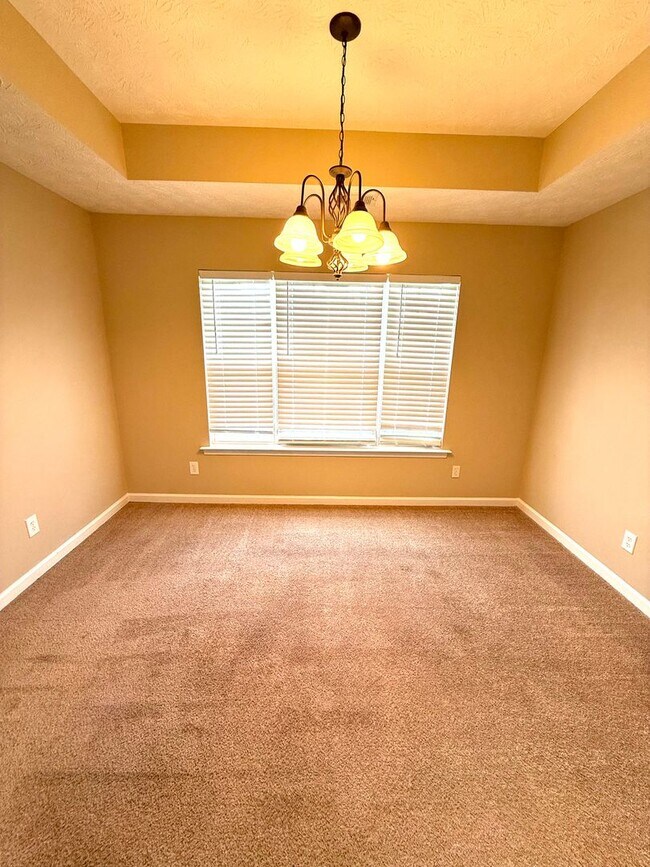 Foto del edificio - **3 Bed 2 Bath with 2 car garage in Deer Creek** Call our self showing number to schedule a tour ...