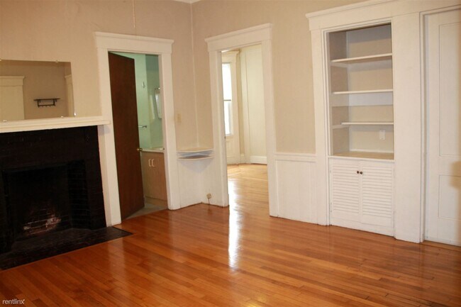 Building Photo - 1 br, 1 bath 4plex - 44 Chestnut St