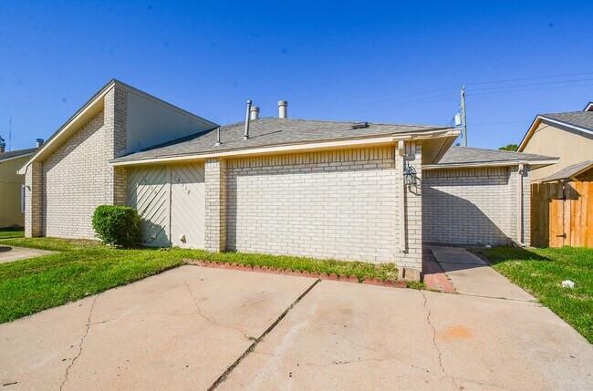 Building Photo - 16518 Monte Carlo Ln