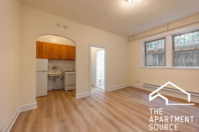 Building Photo - 2532 N Sawyer Ave