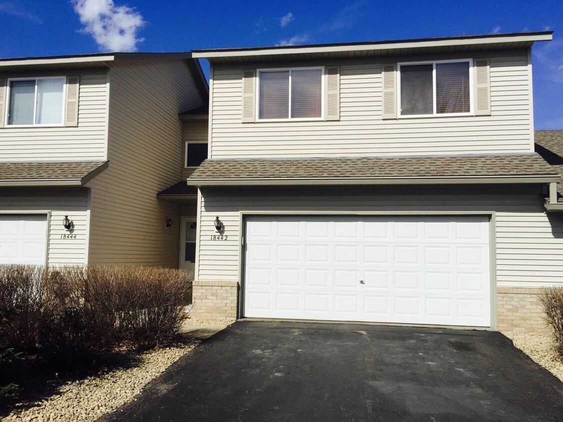 Primary Photo - Very Spacious Townhome *3Bed*2Bath *Walkou...