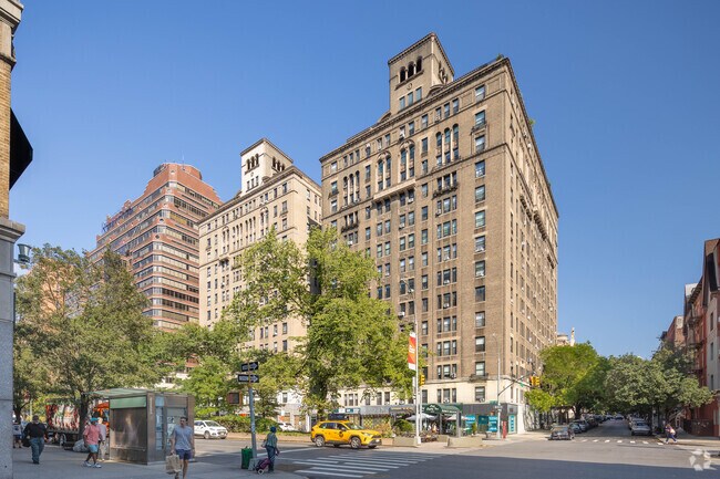 Building Photo - Manhill Apartments