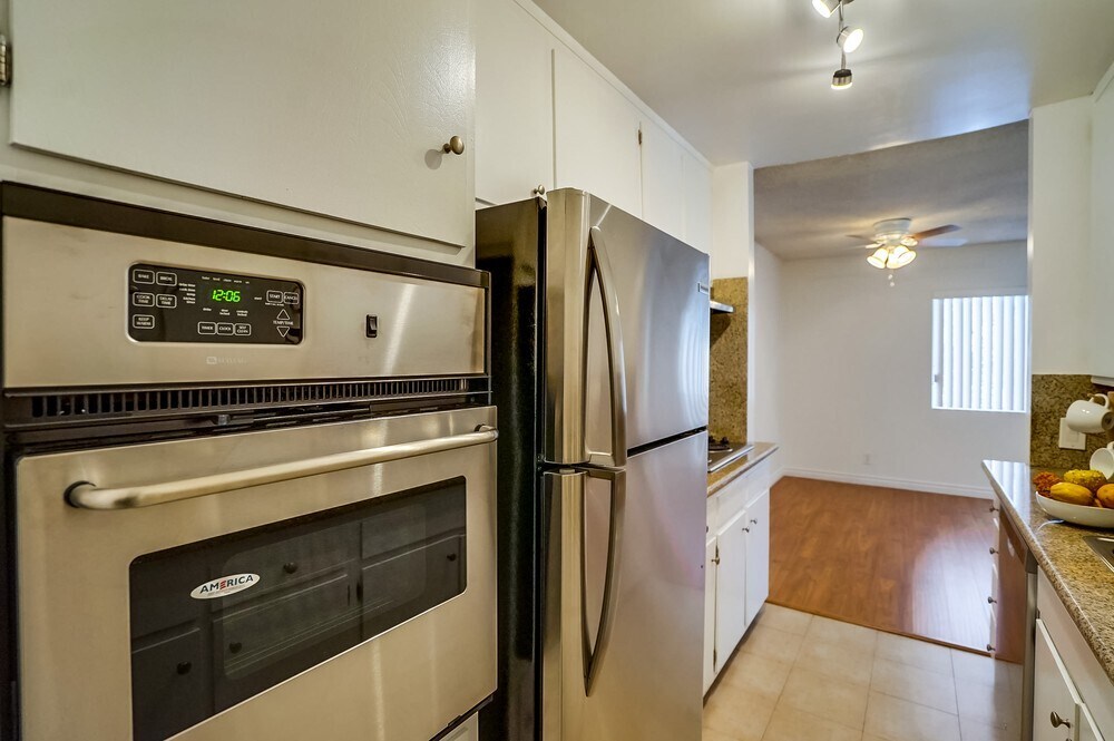 310 S Almont Dr Unit 310, Los Angeles, CA 90048 Room for Rent in Los Angeles, CA