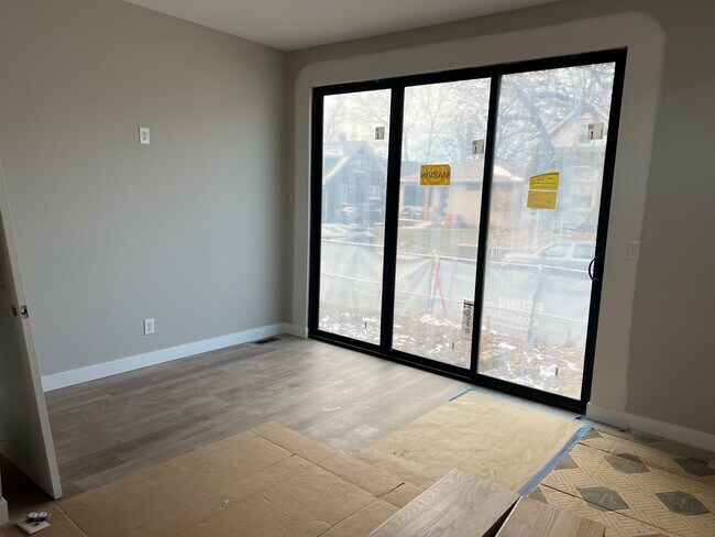 Building Photo - 226 E Schwarz St
