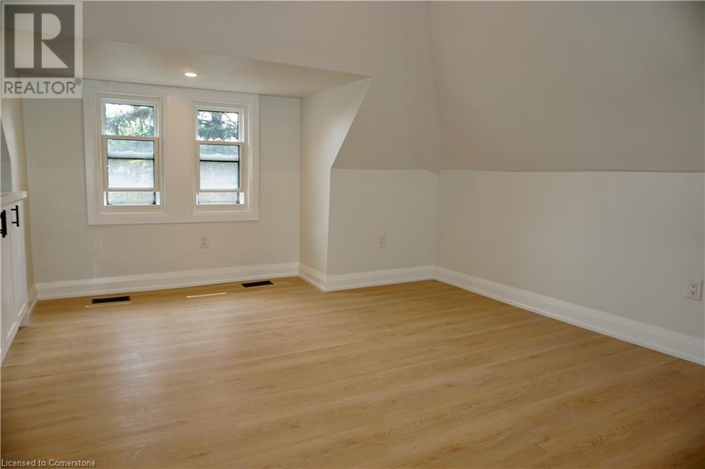 Photo principale - 79 Sanford Ave S