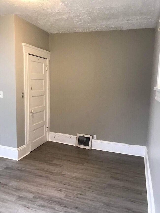 Foto del edificio - 7621 Star Ave