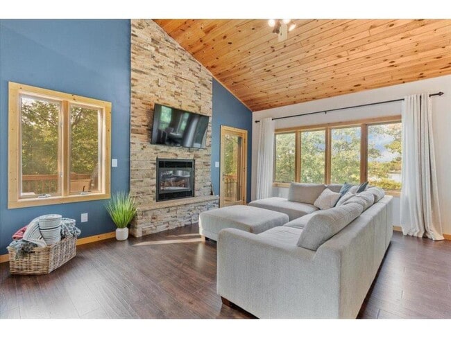 Building Photo - 11423 Fawn Lake Rd