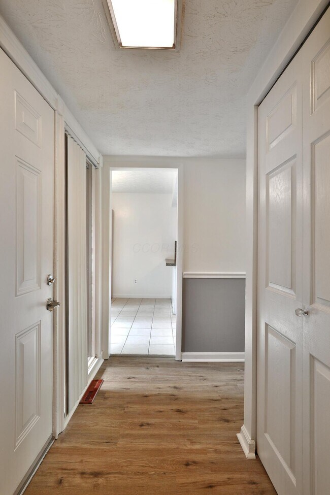 Foto del edificio - 4966 Wintersong Ln