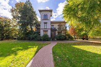 Building Photo - 1397 East Ave