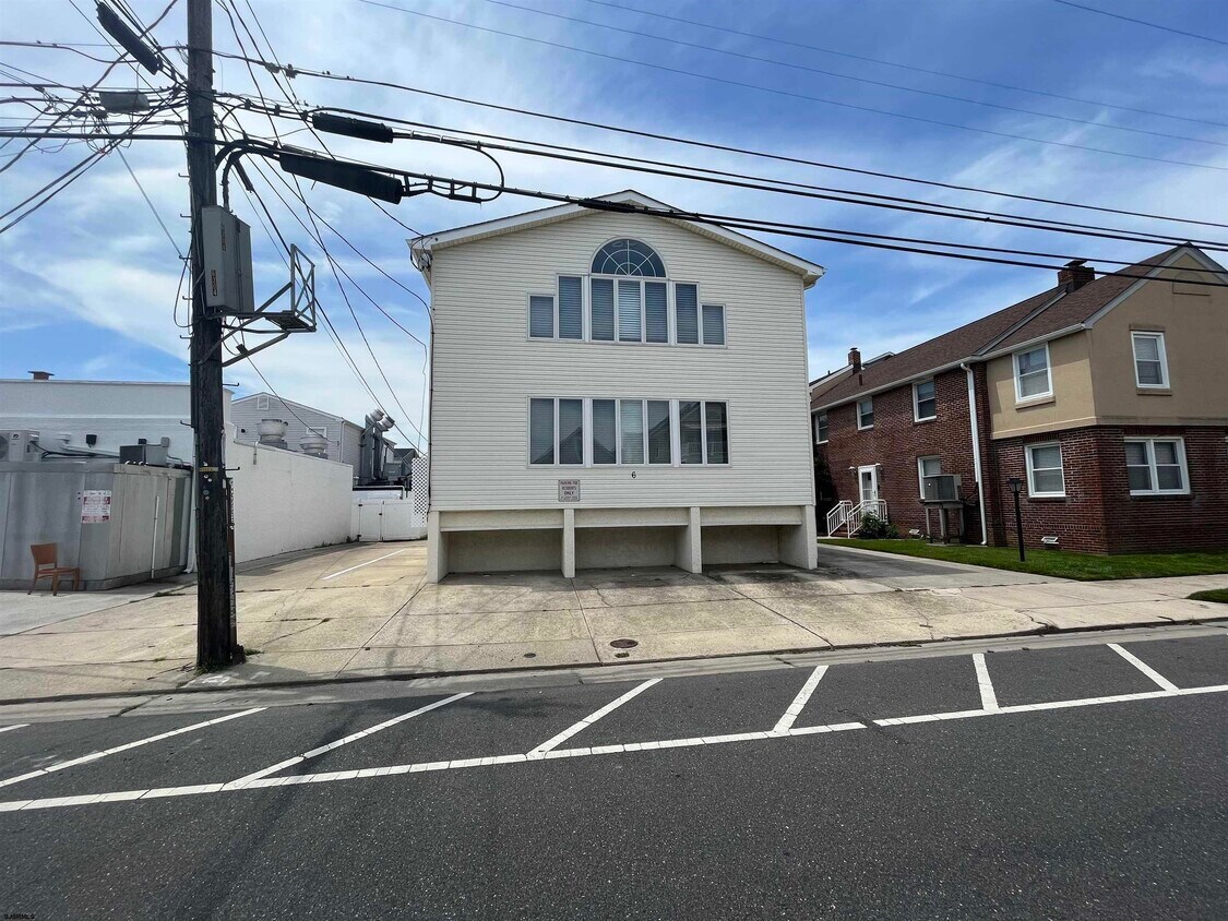 Primary Photo - 6 N Adams Ave